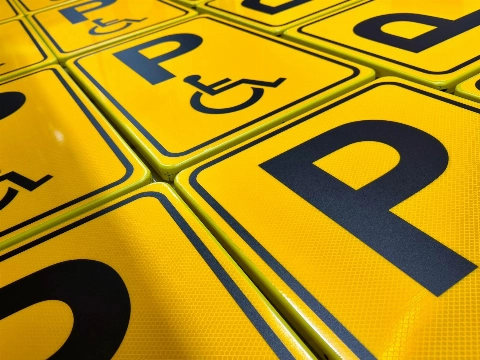 Gemeente maakt tijdelijke invalidenparkeerplaatsen voor verkiezingen