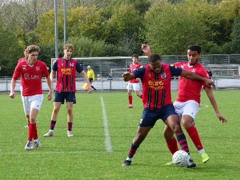 Victoria '04 verliest thuis van Rhoon