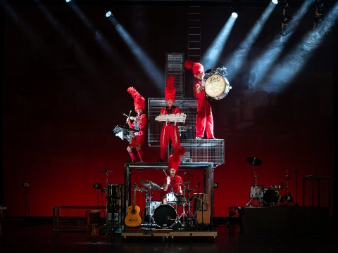 Slagwerkgroep Percossa waagt sprong in het diepe