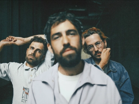 Franse postpunkband Mad Foxes in de Kroepoekfabriek