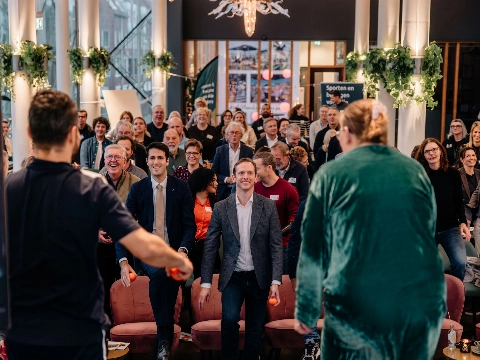 Vlaardingen in Beweging viert 12,5-jarig jubileum met feestelijke bijeenkomst in Stadsgehoorzaal