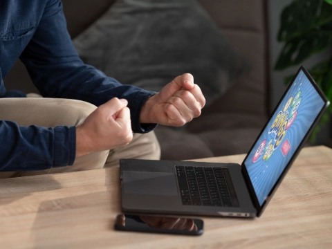 Online betalen met AstroPay: handig, flexibel en soms nét even anders