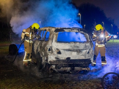 Auto volledig uitgebrand in Vlaardingen