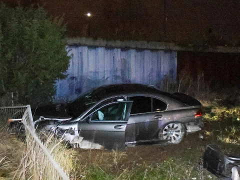 Automobilist vliegt uit de bocht en crasht