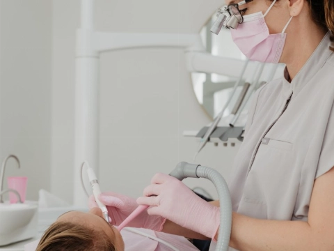 Ontstoken tandvlees? Dit zijn de signalen die je niet moet negeren