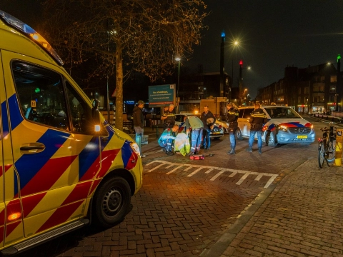Pizzakoerier gewond na harde val met bezorgscooter