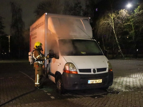 Bakwagen in brand gestoken in Vlaardingen