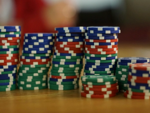 Vlaardingen maakt zich op voor de Dutch Poker Series in Prikkewater