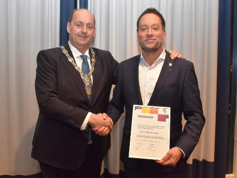 Vlaardingse Dirk de Derde Speld voor Chris Oerlemans