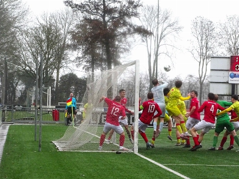 Winst in blessuretijd voor Victoria'04 in Rhoon