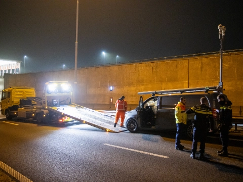 Bestuurder vlucht na ongeval bij Beneluxtunnel