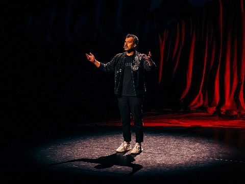 Eus geeft theatercollege in de Stadsgehoorzaal