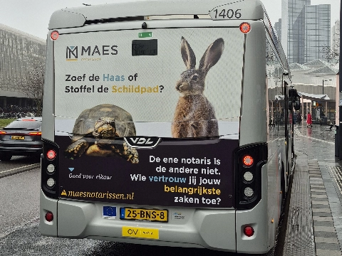 Busreclame MAES notarissen