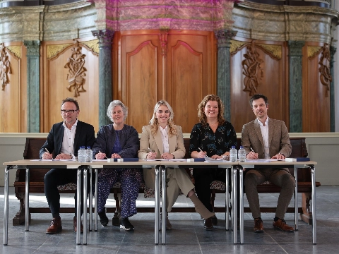 Handtekening voor nieuwe toekomst Grote Kerk