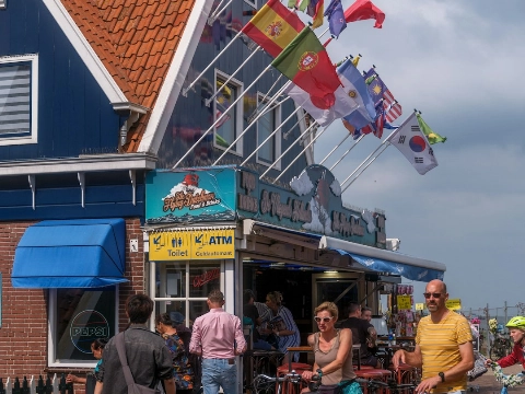 Van voorbijganger naar klant, vergroot je zichtbaarheid met vlaggen!