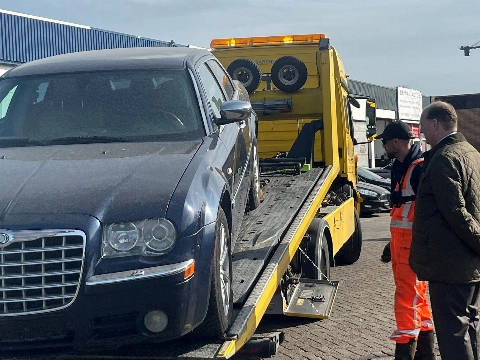 Grote handhavingsactie in de Vettenoordse Polder en Indische Buurt