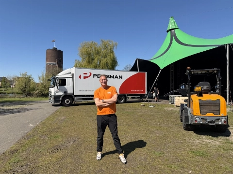 Megatent in Oranjepark voor Koningsnacht en -dag festival
