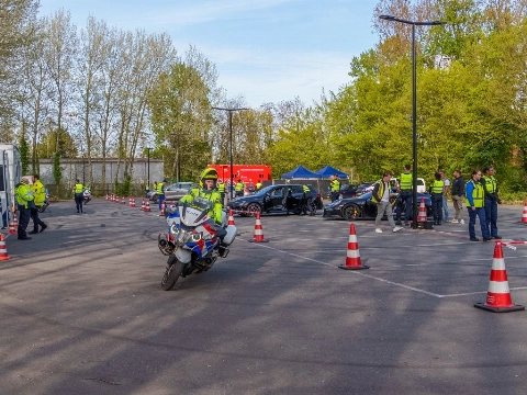 Massale controleactie in Vlaardingen levert arrestaties en wapenvondsten op