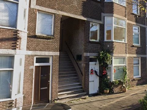 FIOD doorzoekt woning in Vlaardingen in groot witwasonderzoek