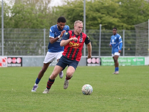 Victoria '04 wint, Meeuwenplaat degradeert