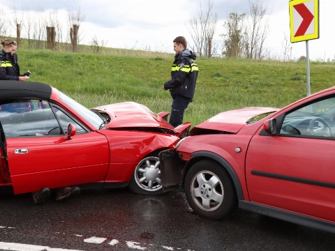 Frontale aanrijding op de Maassluissedijk