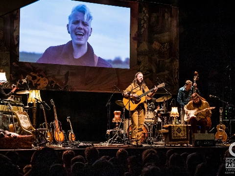 Sem Jansen vertelt en zingt over zijn transitie in ‘Who the F*ck is Britt?!’