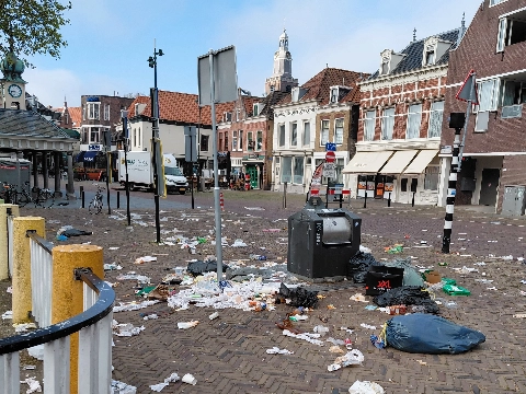 Wat de meeuwen laten liggen ruimen de ratten wel op