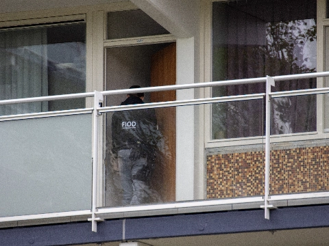 KMAR, Douane en FIOD doen inval in woning in Vlaardingen