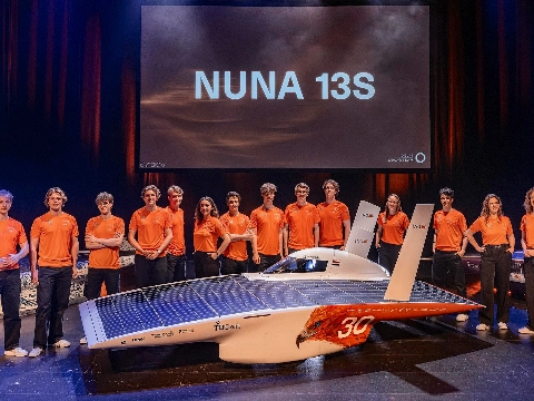 Maassluise Hugo onthult zonneauto voor 5000 kilometer lange race door Amerika