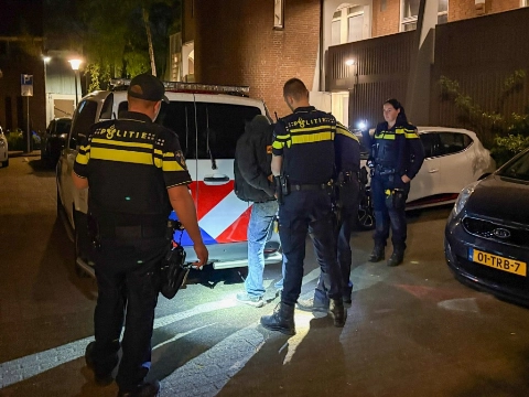Man die met mes rondloopt aangehouden in Vlaardingen