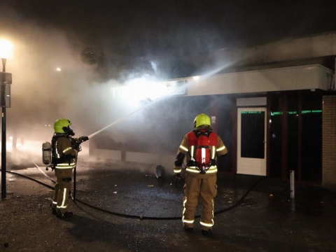Politie houdt 16-jarige jongen aan voor brand bij Tim Hong