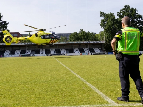 Traumaheli landt op middenstip vv Zwaluwen