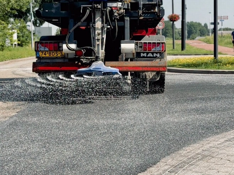 Strooien bij dertig-plus graden? Idioot? Nee