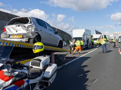 A20 afgesloten na aanrijding bij Vlaardingen