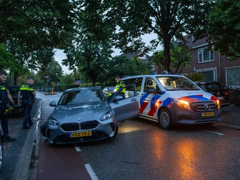 Auto crasht bij politieachtervolging in Vlaardingen