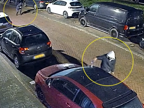 Brandstichter steekt behalve een auto ook bijna zichzelf in brand