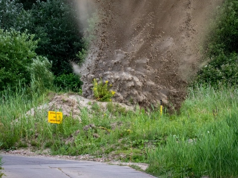 EOD brengt explosief tot ontploffing in Broekpolder