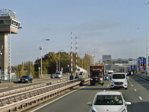 Giessenbrug in A20 wordt versmald