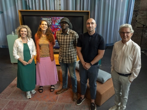Kleurrijke tentoonstelling ‘Reality Architect’ van Dwight Harold Marica geopend in Museum Vlaardingen