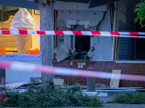 Enorme ravage na plofkraak op pinautomaat Holierhoek
