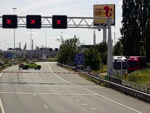 Te hoge vrachtwagen zorgt voor veel schade in Beneluxtunnel