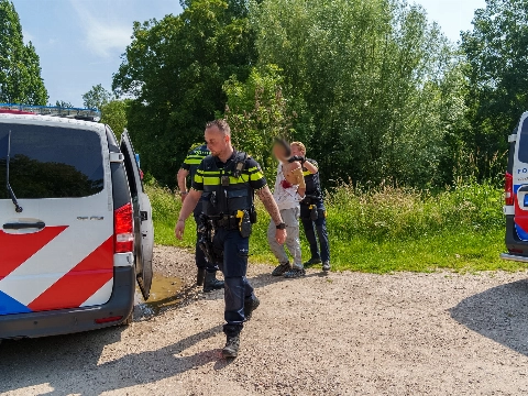Politie arresteert man uit Capelle (18) voor steekpartij Broekpolder