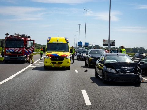 Kettingbotsing met zes auto's op de A20