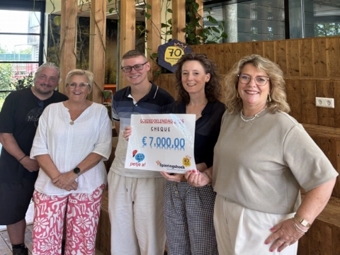 Spieringshoek haalt € 7.000 op voor Stichting Petje af
