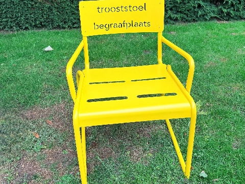 Trooststoelen op Vlaardingse begraafplaatsen