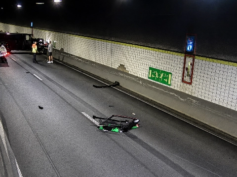 Beneluxtunnel afgesloten na aanrijding