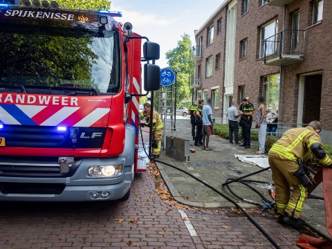 Vlaardingse brandweer blust keukenbrand