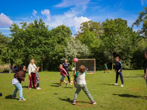10 tips om zelf lekker buiten te bewegen in de zomervakantie