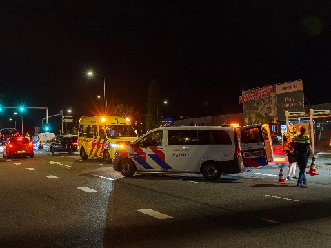 Bestuurder nagekeken na kop-staartbotsing op Schiedamsedijk