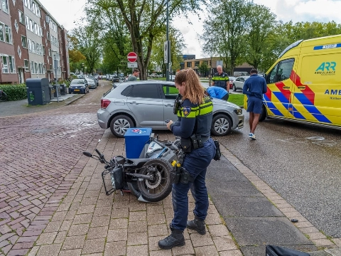 ezorger gewond bij aanrijding met auto op Van Beethovensingel